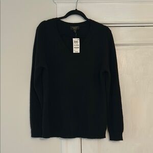 360 Cashmere Black V-Neck Sweater
